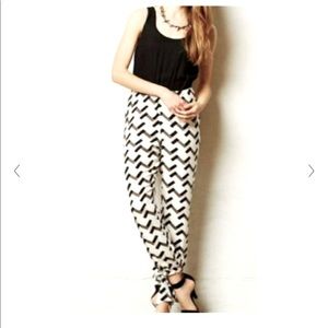 Harlyn Anacapa Black Sleeveless Zigzag Print Tie-Ankle Jumpsuit